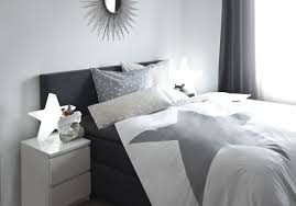 Ecco le foto scattate nella non solo camera da letto moderna grigia, anche camera classica, contemporanea, in stile shabby chic e industrial style. Come Ti Arredo 4 Arredare La Camera Da Letto In Grigio Easyrelooking