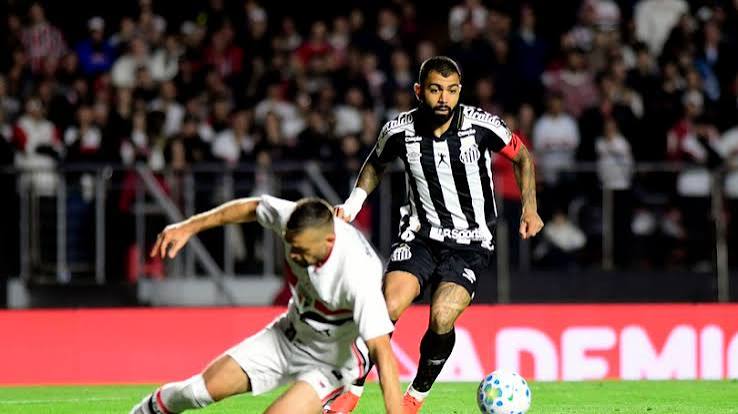 Santos: vit&oacute;ria no cl&aacute;ssico mant&eacute;m sonho da Libertadores vivo | Ge