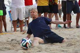 Touchline Tear Ups Bottlegate Slips And Slides 7 Of Arsene Wenger S Most Memorable Arsenal Moments In Pictures Mirror Online