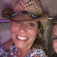 Tina Courtright's Instagram, Twitter & Facebook