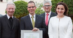 Wir gehen neue wege und bitten um ihre ein herzliches vergelt´s gott. Georges Anawati Stiftung Pax Bank Preis