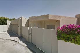 Splash news kim kardashian and kanye west dream house is still under construction. Kanye West Finally Sells Hollywood Hills Home He S Owned Since 2003 Curbed La