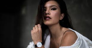 Urban Betsy: Good Timing :: Paul Hewitt