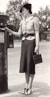 Il ritorno alle forme/ la moda femminile tra le due guerre. Pin Di 1930s 1940s Women S Fashion Su 1930s Skirts And Blouses Moda Anni 30 Moda Anni Quaranta Moda Anni 20