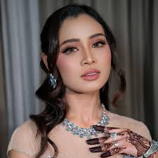 INTON for JB Master Bridal Class . Dress @emy_woo Hairstylist @by_emmielee  Vanue Hotel Avanue JB . . Book your slot now #Makeuppengantin #makeupnikah  #makeupsanding #makeuptunang #MuaRawang #Muakl #MuaSentul #MuaGombak  #Muatunang #Muanikah #MuaSanding #