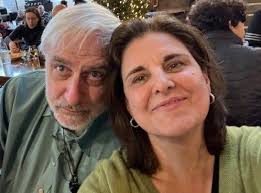 🔗 Let's hear it for the weavers and connectors! 🔗 Do you have those  people in your life who always seem to be introducing you to just the right  person? 👯 Someone