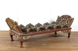 Keistimewaan alunan musik gamelan jawa adalah cenderung bersuara lembut, seperti sengaja menghadirkan suasana ketenangan jiwa dan selaras dengan prinsip hidup masyarakat jawa pada umumnya. 15 Alat Musik Gamelan Jawa Beserta Gambar Dan Penjelasannya