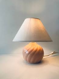 Ce vendeur de lampe de chevet rose dont la société est kdochic ayant pour activité principale art de la table, meubles, décoration, jouets, idées cadeaux, vaisselle, electroménager, cosmétiques etc. Lampe De Chevet En Ceramique Rose Poudre Etsy Lampe De Chevet Lampe Rose Poudre