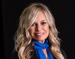 Kelli Ruth's Instagram, Twitter & Facebook