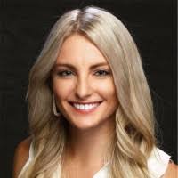 Laura Schelling's Instagram, Twitter & Facebook