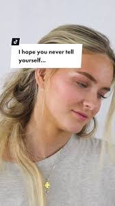 Ellen Everett's Instagram, Twitter & Facebook