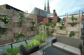 Mit dem kauf eines nützlichen balkonsichtschutzes setzen sie den neugierigen. 26 Ideen Fur Balkon Sichtschutz Verschiedene Sichtschutzmoglichkeiten