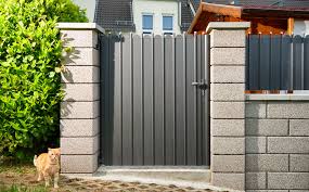 Modell Pisa In Kombination Mit Dem Fullprofil Schafft Einen Harmonischen Abschluss Ihrer Grundstucksgrenze Alu Zaun Zaun Pisa