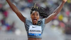 El primer triunfo grande que obtuvo fue la medalla de bronce que ganó en el suramericano de atletismo de bogotá, en 1999, con una marca de 1 m 76. Caterine Ibarguen Se Impuso En La Primera Parada De La Liga Diamante La Cronica Del Quindio Noticias Quindio Colombia Y El Mundo