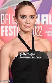 2.958 Emily Película De 2022 Stock Photos, High-Res Pictures, and Images