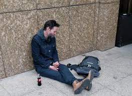 Keanu Reeves, the beloved actor, was known for his kindness both on and off  screen. One day, while filming in New York, he noticed a homeless man  shivering on a cold bench. Without hesitation, Keanu ...