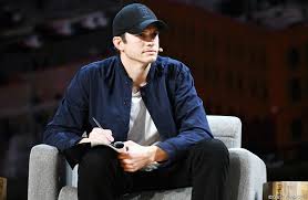 Check spelling or type a new query. Ashton Kutcher Wegen Mord Vor Gericht
