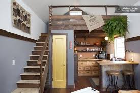 Solution idéale pour les petits appartements. Ajoutez Une Mezzanine Au Dessus De Votre Cuisine 31 Astuces Pour Maximiser L Espace Dans Un Petit