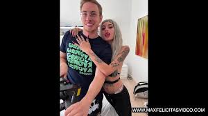 IL DEBUTTO NEL MONO DELLHARD DELLITALIANA BALIBABI - SPLIT TONGUE - CON  LO STALLONE Max Felicitas - XNXX.COM