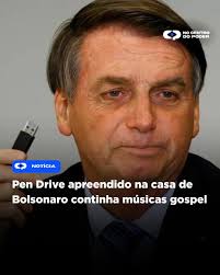Pen Drive apreendido na casa de Bolsonaro continha músicas gospel 💻  Confira a matéria completa no nosso site. 📲 www.nocentrodopoder.com