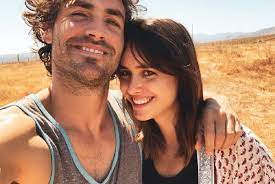 Matriarchs), is a chilean television soap opera created by sebastián arrau, that aired on tvn and tv chile from may 18, to december 30, 2015, starring claudia di girólamo, francisco reyes, blanca lewin, emilio edwards, josefina fiebelkorn, gloria münchmeyer, ximena rivas, and juan falcón. El Gran Cambio De Matias Assler Vive En Cachagua Y Hace Muebles Tele 13