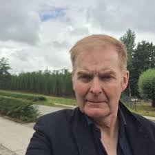 Is this belt alignment normal