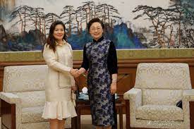 dʊˈtɛɾtɛ ˈkaɾpjo, born sara zimmerman duterte; Datei President Rodrigo Roa Duterte And His Long Time Partner Cielito Honeylet Avancena Greet People S Republic Of China State Council Premier Li Keqiang S Wife Cheng Hong 3 Jpg Wikipedia