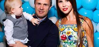 Check spelling or type a new query. Sergej Rebrov Zhena Ani Lorak Izbavilas Ot Dlinnyh Volos I Vybrila Viski Po Dannym Smi Pervaya Zhena Futbolista Lyudmila Sejchas Zhivet S Ih Synom V Anglii Bandoaminmukmin