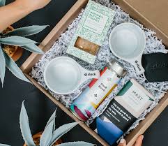 When you're shopping for someone you know casually, it can be hard to know what an appropriate gift is. Best Corporate Gift Ideas For Clients Corporate Gifts For Clients