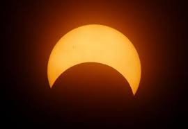 A solar eclipse occurs when the moon covers the face of the sun and turns daytime as dark as night over the effected area of the earth. 9eqtpmy 4sjexm