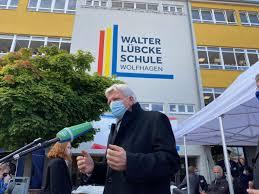 Als jemand, der sich für freiheit. Walter Lubcke Schule Getauft Signal Fur Das Ganze Land Hessen