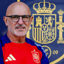 LUIS ENRIQUE WINS BEST MEN'S COACH AT THE BALLON D'OR 👔👏