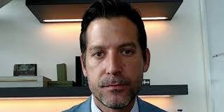 Mark Houlihan's Instagram, Twitter & Facebook