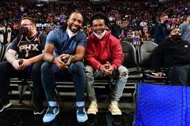 An updated look at the phoenix suns 2020 salary cap table, including team cap space, dead cap figures, and complete breakdowns of player cap hits, salaries, and bonuses. Fhfbr043flnkum