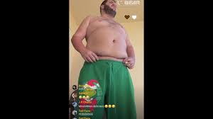 U4BEAR Live  Chub in sweatpants plays outside on live