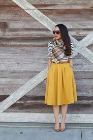 Black And Yellow Striped Skirt 20 Stylish Ways To Wear Striped T Shirt And Look Effortlessly Chic Yellow Skirt Outfits Striped Skirt Outfit Fashion