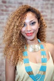 Street Style Beauty: Bright Lips