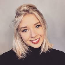 Carrie Grayson's Instagram, Twitter & Facebook