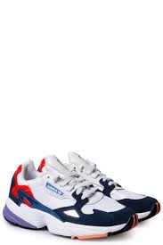 With the addition of floral patterns to adidas' range of trainers, the outcome is a selection of stylish yet comfortable pieces of women's footwear. Sneakers Falcon W Crystal White Collegiate Navy Adidas Originals Myclassico Com
