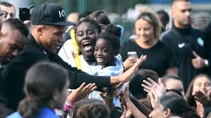 ﻿kylian mbappé lottin (* 20. Kylian Mbappe Der Franzosische Fussballstar Steht Zu Seiner Herkunft In Der Pariser Banlieue Sport