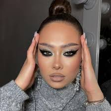 Profile for Belle Make-up by Cristina Lacau