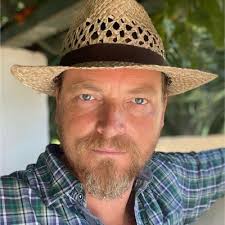 I've just hit 25,000 subscribers.