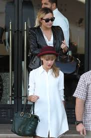 If you own the rights to any of the images and do not wish them to appear on the site please contact us , and they will be promptly removed! Taylor Swift In Pantyhose 3 Sawfirst
