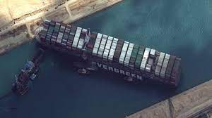 Ein containerschiff ist im im suezkanal auf grund gelaufen und blockiert das fahrwasser in beide richtungen. H5oymbwoqbrztm