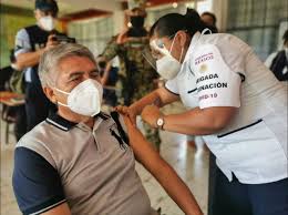 En la mayor parte de los casos, la enfermedad no es grave y el cuerpo la. Mexico Inicia Manana Vacunacion A Adultos Mayores