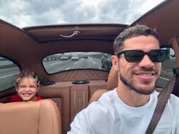 Domingo nas origens… Fusca 63, filha de 6 e eu já quarentei Niterói 451,  turma do Abel 1992 até 2002 Terezinha 97, Maria Isabel quase 2 e meus pais  setentões Volto pra