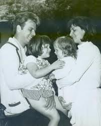 He was killed, along with child actors renee chen and myca dinh le, by a falling helicopter during filming of the twilight zone,. Picture Of Vic Morrow Sister Carrie American Actors Classic Hollywood