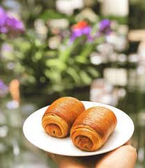 Le Meilleur Pain Au Chocolat Du Monde En Dit Long Sur La Strategie Des Palaces Parisiens