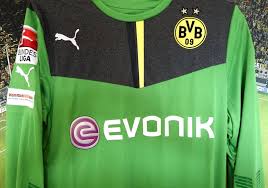Bvb will zeichen für vielfalt setzen. Zum Abschied Signiertes Grunes Bvb Sondertrikot Von Mitchell Langerak