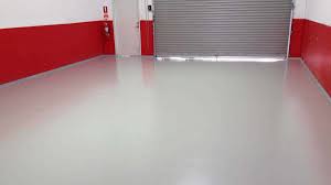 In un garage infatti il pavimento può entrare a contatto con sporcizia di ogni genere come ad esempio l'olio del motore della macchina o dei motorini, lo sporco portato direttamente dalle gomme delle autovetture, le vernici o le. Pavimento Garage In Resina Quali Prodotti Da Applicare E Quali Evitare